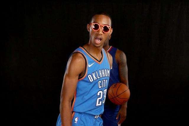 原新疆队后卫黄荣奇加盟广东男篮 1年C类合同